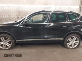 2011 Volkswagen Touareg Sport с VIN WVGFK9BP2BD001256, выставлен на аукционе IAAI как лот 41503097 с пробегом 201 301 миль миль и . История ставок и продаж доступна на DreamBid. Изображение 15.