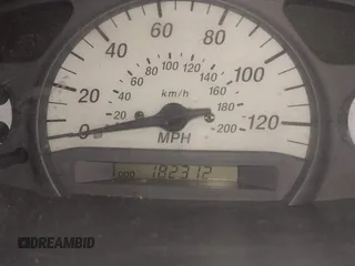 2000 Toyota ECHO z VIN JTDAT1237Y0048597, wystawiony jako IAAI lot #42120794 z przebiegiem 182 312 mil mil oraz . Historia ofert i sprzedaży dostępna na DreamBid. Obrazek 15.