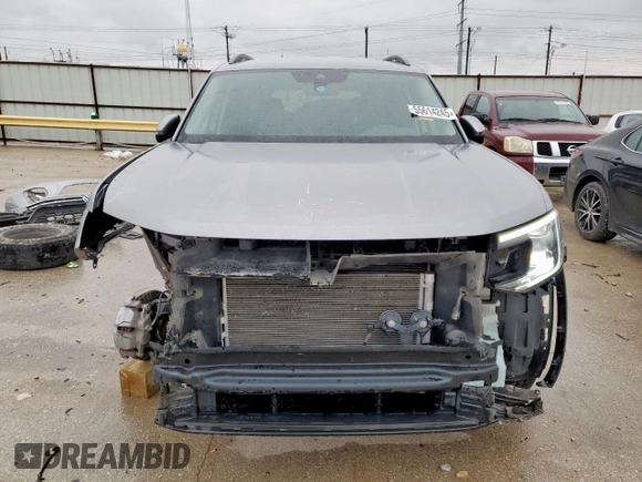 2024 Volkswagen Atlas SE z VIN 1V2DR2CA1RC527966, wystawiony jako Copart lot #55614245 z przebiegiem 38 734 mil mil oraz Szkoda całkowita • Salvage title. Historia ofert i sprzedaży dostępna na DreamBid. Obrazek 5.