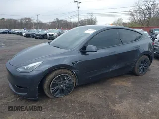 2024 Tesla Model Y Long Range z VIN 7SAYGDEE1RA323921, wystawiony jako IAAI lot #42027195 z przebiegiem 13 774 mil mil oraz . Historia ofert i sprzedaży dostępna na DreamBid. Obrazek 6.
