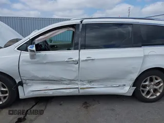 2018 Chrysler Pacifica Limited z VIN 2C4RC1GG5JR330263, wystawiony jako IAAI lot #41953935 z przebiegiem 92 038 mil mil oraz . Historia ofert i sprzedaży dostępna na DreamBid. Obrazek 6.