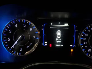 2015 Chrysler 200 Limited z VIN 1C3CCCAB3FN659860, wystawiony jako Copart lot #59877955 z przebiegiem 149 645 mil mil oraz Szkoda całkowita • Salvage title. Historia ofert i sprzedaży dostępna na DreamBid. Obrazek 9.