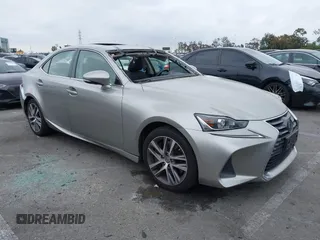2018 Lexus IS 300 z VIN JTHBA1D20J5084010, wystawiony jako IAAI lot #42184801 z przebiegiem 37 523 mil mil oraz . Historia ofert i sprzedaży dostępna na DreamBid. Obrazek 1.