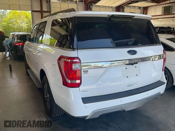 2021 Ford Expedition XLT with VIN 1FMJU1JT5MEA37461, listed as a IAAI auction lot 42043745 with 89,070 mi miles. Bid and sale history available at carsss.com. Image 1.