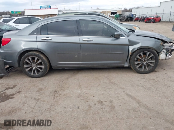 2012 Chrysler 200 Limited with VIN 1C3CCBCB4CN191088, listed as a IAAI auction lot 41629577 with 187,331 mi miles. Bid and sale history available at carsss.com. Image 13.