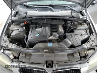 2009 BMW 3 Series 328i xDrive z VIN WBAPK73519A453752, wystawiony jako Copart lot #59402915 z przebiegiem 113 227 mil mil oraz Czysty tytuł • Clean title. Historia ofert i sprzedaży dostępna na DreamBid. Obrazek 11.