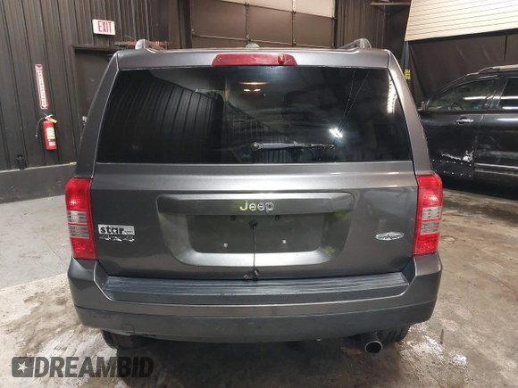 2015 Jeep Patriot Latitude z VIN 1C4NJRFB4FD409149, wystawiony jako IAAI lot #42268239 z przebiegiem 107 145 mil mil oraz . Historia ofert i sprzedaży dostępna na DreamBid. Obrazek 16.