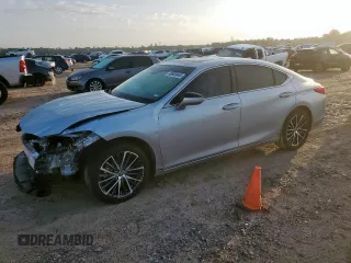2024 Lexus ES 250 z VIN 58AD11D1XRU013033, wystawiony jako Copart lot #60869945 z przebiegiem 17 916 mil mil oraz Szkoda całkowita • Salvage title. Historia ofert i sprzedaży dostępna na DreamBid. Obrazek 1.