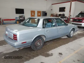 1994 Oldsmobile Cutlass Ciera S z VIN 1G3AG55M1R6384518, wystawiony jako IAAI lot #41714821 z przebiegiem 108 397 mil mil oraz . Historia ofert i sprzedaży dostępna na DreamBid. Obrazek 4.