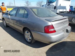 2000 Nissan Altima GXE with VIN 1N4DL01A9YC140466, listed as a IAAI auction lot 41605677 with 127,066 mi miles. Bid and sale history available at carsss.com. Image 3.