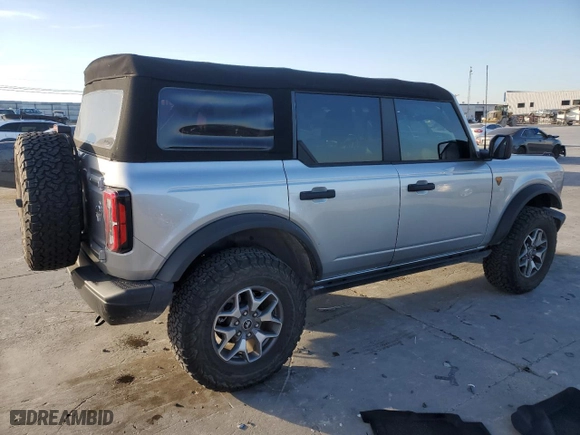 2022 Ford Bronco with VIN 1FMEE5DHXNLA86164, listed as a Copart auction lot 87763025 with 8,715 mi miles and Salvage Title. Bid and sale history available at carsss.com. Image 3.