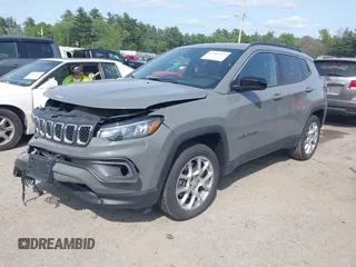2023 Jeep Compass Latitude Lux z VIN 3C4NJDFN8PT531229, wystawiony jako IAAI lot #42383427 z przebiegiem 6 979 mil mil oraz . Historia ofert i sprzedaży dostępna na DreamBid. Obrazek 17.
