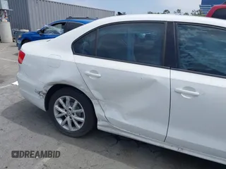 2011 Volkswagen Jetta SE with VIN 3VWDX7AJ2BM345251, listed as a IAAI auction lot 42407502 with 110,121 mi miles and . Bid and sale history available at DreamBid. Image 6.