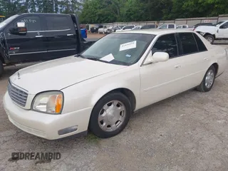 2002 Cadillac DeVille z VIN 1G6KD54Y92U130111, wystawiony jako IAAI lot #42439252 z przebiegiem 194 669 mil mil oraz . Historia ofert i sprzedaży dostępna na DreamBid. Obrazek 2.