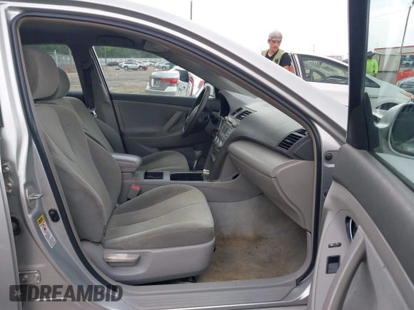 2007 Toyota Camry CE z VIN 4T1BE46K67U138778, wystawiony jako IAAI lot #42400763 z przebiegiem 191 729 mil mil oraz . Historia ofert i sprzedaży dostępna na DreamBid. Obrazek 5.