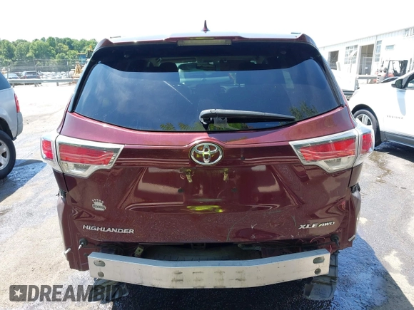 2015 Toyota Highlander XLE z VIN 5TDJKRFH3FS200862, wystawiony jako IAAI lot #42435728 z przebiegiem 100 821 mil mil oraz . Historia ofert i sprzedaży dostępna na DreamBid. Obrazek 16.