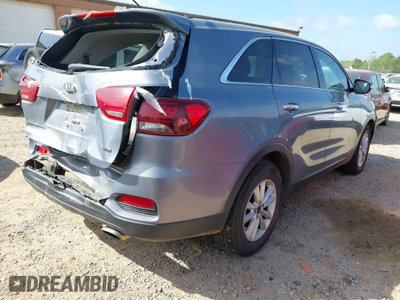 2020 Kia Sorento S z VIN 5XYPG4A57LG667674, wystawiony jako IAAI lot #41956371 z przebiegiem 103 976 mil mil oraz . Historia ofert i sprzedaży dostępna na DreamBid. Obrazek 4.