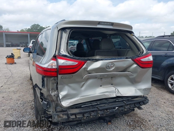 2016 Toyota Sienna XLE with VIN 5TDYK3DC0GS737600, listed as a IAAI auction lot 42027412 with 95,302 mi miles. Bid and sale history available at carsss.com. Image 6.