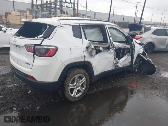 2023 Jeep Compass Latitude z VIN 3C4NJDBN5PT552769, wystawiony jako IAAI lot #41786110 z przebiegiem 53 133 mil mil oraz . Historia ofert i sprzedaży dostępna na DreamBid. Obrazek 4.