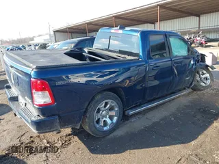 2022 Ram 1500 Big Horn z VIN 1C6RRFBG7NN423072, wystawiony jako IAAI lot #41531127 z przebiegiem 41 347 mil mil oraz . Historia ofert i sprzedaży dostępna na DreamBid. Obrazek 4.
