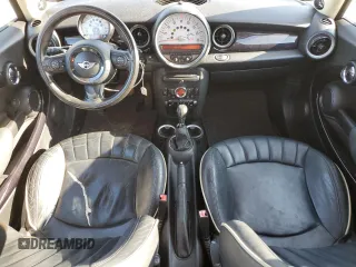 2011 MINI Hardtop z VIN WMWSU3C52BT094094, wystawiony jako Copart lot #55634655 z przebiegiem 104 123 mil mil oraz Szkody całkowita. Historia ofert i sprzedaży dostępna na DreamBid. Obrazek 8.