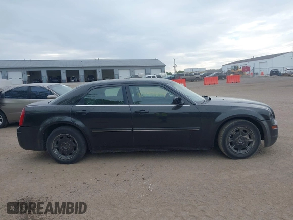 2005 Chrysler 300 Touring z VIN 2C3JA53G15H155185, wystawiony jako IAAI lot #42243504 z przebiegiem 176 557 mil mil oraz . Historia ofert i sprzedaży dostępna na DreamBid. Obrazek 13.