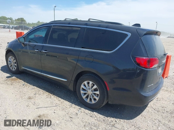2017 Chrysler Pacifica Touring L with VIN 2C4RC1BG7HR539716, listed as a IAAI auction lot 42037822 with 160,623 mi miles and . Bid and sale history available at DreamBid. Image 3.