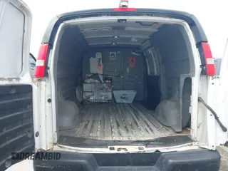2012 GMC Savana Cargo z VIN 1GTW7FCA3C1186368, wystawiony jako IAAI lot #42127175 z przebiegiem 512 034 mil mil oraz . Historia ofert i sprzedaży dostępna na DreamBid. Obrazek 17.