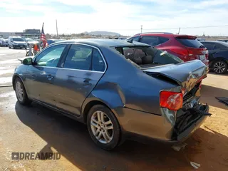 2007 Volkswagen Jetta 2.5 z VIN 3VWRF71K37M101410, wystawiony jako IAAI lot #41863276 z przebiegiem 195 616 mil mil oraz . Historia ofert i sprzedaży dostępna na DreamBid. Obrazek 3.