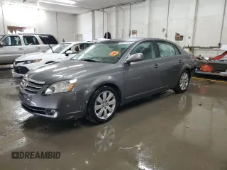 2007 Toyota Avalon XL z VIN 4T1BK36B47U197492, wystawiony jako Copart lot #53817835 z przebiegiem 111 721 mil mil oraz Szkody całkowita. Historia ofert i sprzedaży dostępna na DreamBid. Obrazek 1.