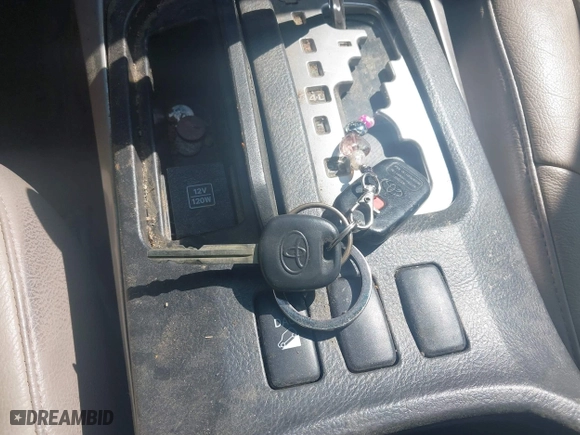 2006 Toyota 4Runner SR5 with VIN JTEBU14R260084774, listed as a IAAI auction lot 41860248 with 235,061 mi miles. Bid and sale history available at carsss.com. Image 11.