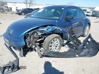 2018 Volkswagen Beetle S z VIN 3VWFD7ATXJM711734, wystawiony jako IAAI lot #41704497 z przebiegiem 66 702 mil mil oraz . Historia ofert i sprzedaży dostępna na DreamBid. Obrazek 6.