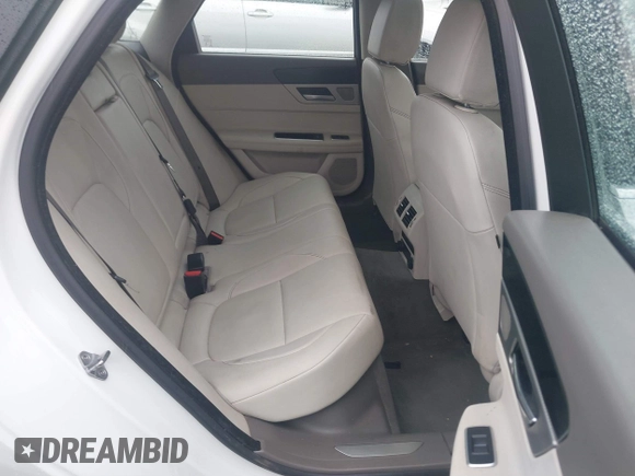 2016 Jaguar XF 35t Premium with VIN SAJBD4BV8GCY18423, listed as a IAAI auction lot 41712643 with 92,393 mi miles. Bid and sale history available at carsss.com. Image 8.