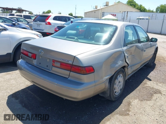 1998 Toyota Camry LE z VIN 4T1BG22K8WU216321, wystawiony jako IAAI lot #42316977 z przebiegiem 227 166 mil mil oraz . Historia ofert i sprzedaży dostępna na DreamBid. Obrazek 4.