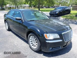 2014 Chrysler 300 z VIN 2C3CCAAG4EH141716, wystawiony jako IAAI lot #42471554 z przebiegiem 136 781 mil mil oraz . Historia ofert i sprzedaży dostępna na DreamBid. Obrazek 1.