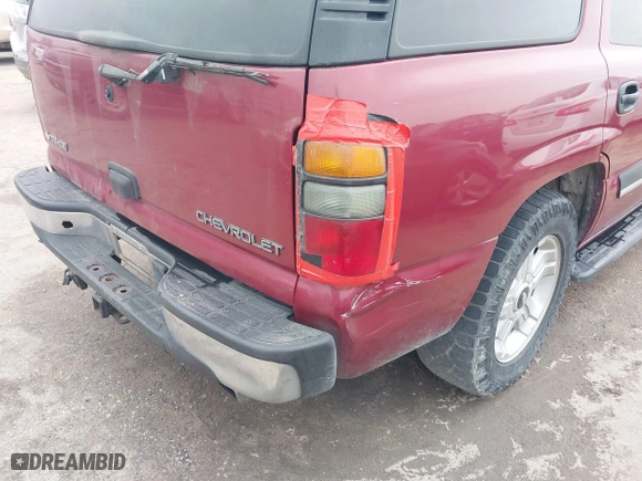 2005 Chevrolet Tahoe Z71 with VIN 1GNEC13T95R155083, listed as a IAAI auction lot 41430239 with 333,463 mi miles. Bid and sale history available at carsss.com. Image 13.