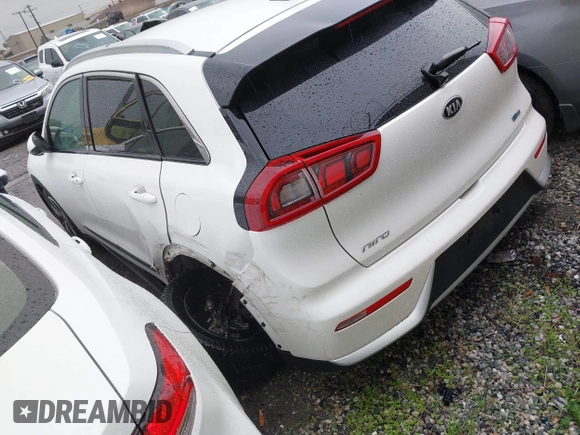 2017 Kia Niro FE with VIN KNDCB3LC2H5085064, listed as a IAAI auction lot 41532004 with 147,057 mi miles. Bid and sale history available at carsss.com. Image 3.
