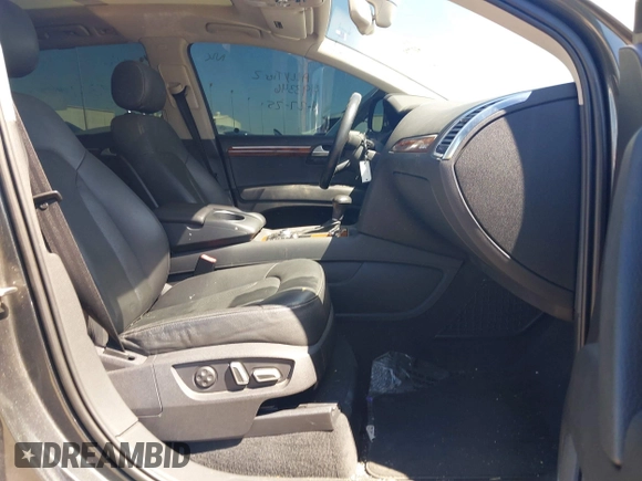 2014 Audi Q7 3.0T S line Prestige with VIN WA1DGAFE7ED011657, listed as a IAAI auction lot 41775200 with 149,395 mi miles. Bid and sale history available at carsss.com. Image 5.