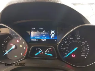 2017 Ford Escape SE z VIN 1FMCU0G90HUA94581, wystawiony jako IAAI lot #41396965 z przebiegiem 104 978 mil mil oraz . Historia ofert i sprzedaży dostępna na DreamBid. Obrazek 7.
