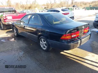 1997 Lexus ES 300 Luxury Sport Sdn with VIN JT8BF22GXV5003056, listed as a IAAI auction lot 41806886 with 130,063 mi miles. Bid and sale history available at carsss.com. Image 3.