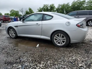 2008 Hyundai Tiburon GS z VIN KMHHM66D68U288062, wystawiony jako Copart lot #58261695 z przebiegiem 130 310 mil mil oraz Tytuł czysty. Historia ofert i sprzedaży dostępna na DreamBid. Obrazek 2.
