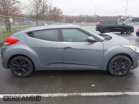 2017 Hyundai Veloster with VIN KMHTC6AD4HU309625, listed as a IAAI auction lot 41933497 with 184,632 mi miles. Bid and sale history available at carsss.com. Image 13.
