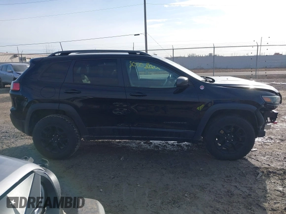 2020 Jeep Cherokee Trailhawk z VIN 1C4PJMBX5LD532516, wystawiony jako IAAI lot #41730502 z przebiegiem 85 543 mil mil oraz . Historia ofert i sprzedaży dostępna na DreamBid. Obrazek 13.