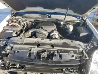 2009 GMC Yukon SLT w/4SB with VIN 1GKFK33099R167410, listed as a Copart auction lot 43352255 with 326,972 mi miles and Salvage Title. Bid and sale history available at carsss.com. Image 12.
