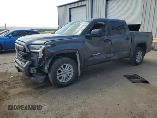 2024 Toyota Tundra SR5 z VIN 5TFLA5DB0RX226417, wystawiony jako Copart lot #58170305 z przebiegiem 26 497 mil mil oraz Szkoda całkowita • Salvage title. Historia ofert i sprzedaży dostępna na DreamBid. Obrazek 1.
