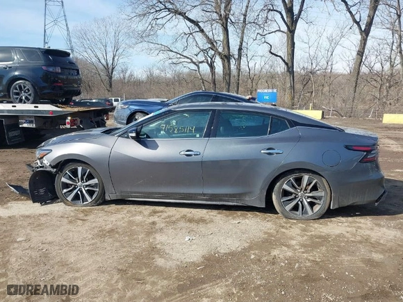 2019 Nissan Maxima S with VIN 1N4AA6AV0KC373884, listed as a IAAI auction lot 41585114 with 190,811 mi miles. Bid and sale history available at carsss.com. Image 14.