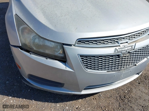 2014 Chevrolet Cruze LS with VIN 1G1PA5SG3E7270009, listed as a IAAI auction lot 40033837 with 94,577 mi miles. Bid and sale history available at carsss.com. Image 14.