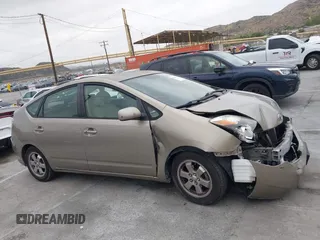 2004 Toyota Prius with VIN JTDKB20U240052320, listed as a IAAI auction lot 42023219 with 177,884 mi miles. Bid and sale history available at carsss.com. Image 13.
