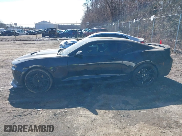 2018 Chevrolet Camaro 2SS z VIN 1G1FG1R77J0170121, wystawiony jako IAAI lot #41757301 z przebiegiem 39 795 mil mil oraz . Historia ofert i sprzedaży dostępna na DreamBid. Obrazek 15.