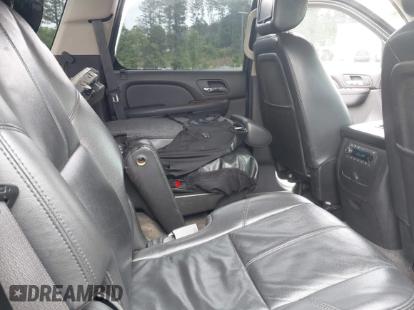 2010 Chevrolet Tahoe LT z VIN 1GNMCBE38AR113187, wystawiony jako IAAI lot #42120278 z przebiegiem 190 030 mil mil oraz . Historia ofert i sprzedaży dostępna na DreamBid. Obrazek 8.